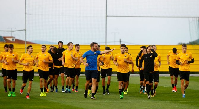 Δοκιμές με εκτός 11αδας τον Αλμέιδα