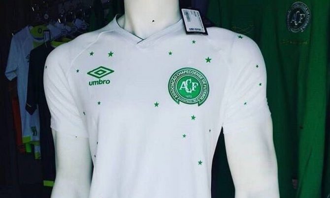 Με ξεχωριστή φανέλα για να τιμήσει τα θύματα της τραγωδίας η Σαπεκοένσε