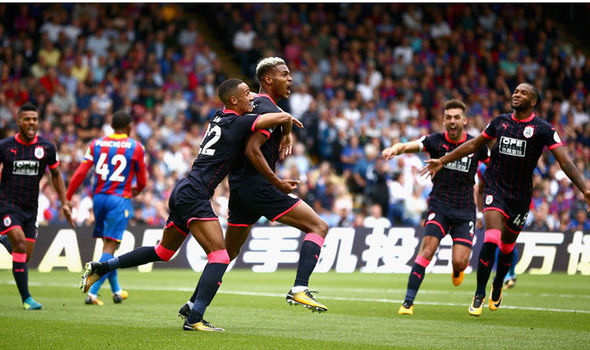 Τρέλανε την Πρέμιερ η Χάντερσφιλντ! Τρέλανε την Πρέμιερ η Χάντερσφιλντ!