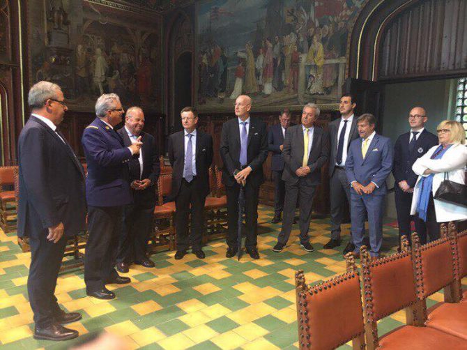 Ξενάγηση της ΑΕΚ στο Δημαρχείο (PICS) Ξενάγηση της ΑΕΚ στο Δημαρχείο (PICS)