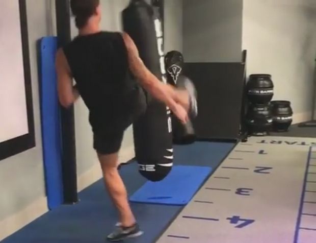 O Zλάταν κλωτσάει τον σάκο και δείχνει πανέτοιμος