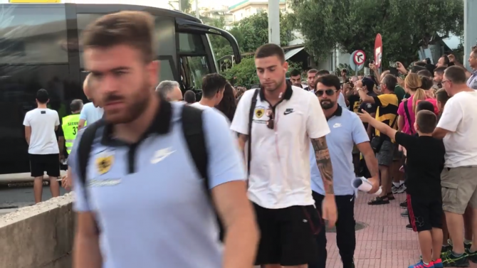 Η άφιξη της ΑΕΚ στο Περιστέρι