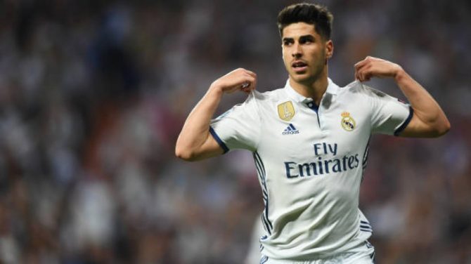 Μπαπέ και Ντεμπελέ βλέπουν την… πλάτη του Ασένσιο Μπαπέ και Ντεμπελέ βλέπουν την… πλάτη του Ασένσιο