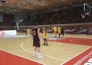 Κλέβει τις εντυπώσεις επιθετικά η Βασίλισσα!