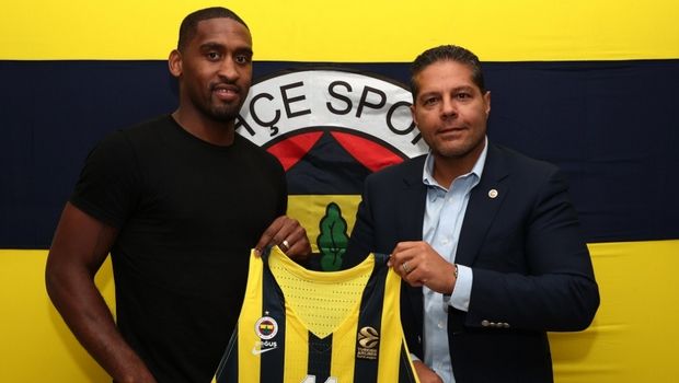 Στην Φενέρμπαχτσε και επίσημα ο Ουοναμέικερ