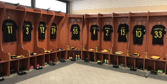 Όλα έτοιμα στα αποδυτήρια της ΑΕΚ πριν το ντέρμπι (VIDEO)