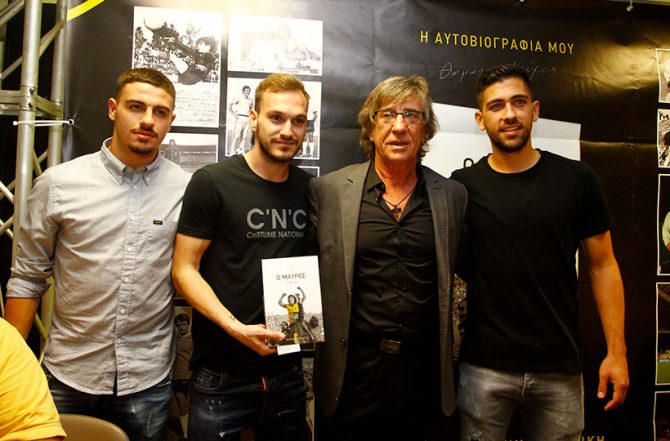 Ποιος, ποιος, ποιος, ο Μαύρος ο θεός! Ποιος, ποιος, ποιος, ο Μαύρος ο θεός!