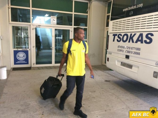 Αναχώρησε για Γερμανία με Γκριν η Βασίλισσα (PICS)