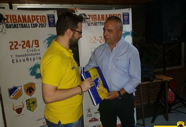 Ο ΑΠΟΕΛ τίμησε τη Βασίλισσα