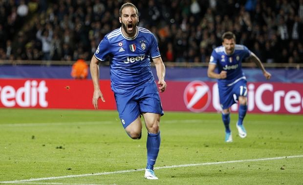 Τατουάζ με ατάκα του Τσε Γκεβάρα έκανε ο Ιγκουαΐν (PIC) Τατουάζ με ατάκα του Τσε Γκεβάρα έκανε ο Ιγκουαΐν (PIC)