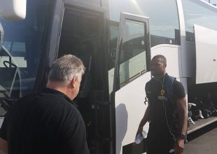 Έφτασε στην Κύπρο η ΑΕΚ (PICS)