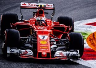 Τα έκανε… θάλασσα η Ferrari!