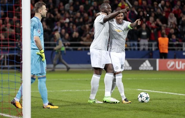 Εύκολα ManUtd και Βασιλεία