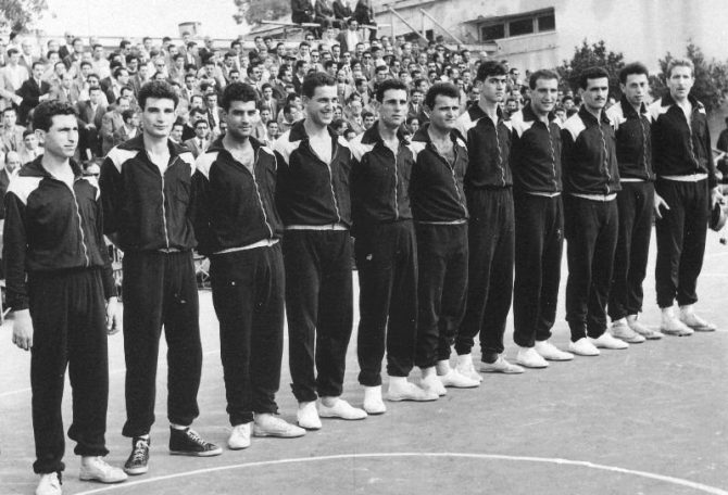 Η Βασίλισσα αποχαιρετά δύο πρωταγωνιστές της