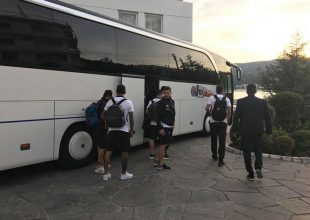 Η αναχώρηση της ΑΕΚ για το γήπεδο (ΦΩΤΟ)