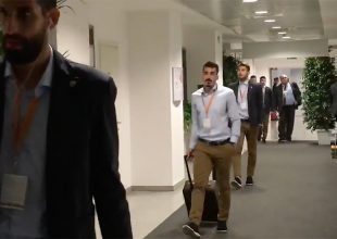 Έφτασε η αποστολή της ΑΕΚ στο Σαν Σίρο (VIDEO)