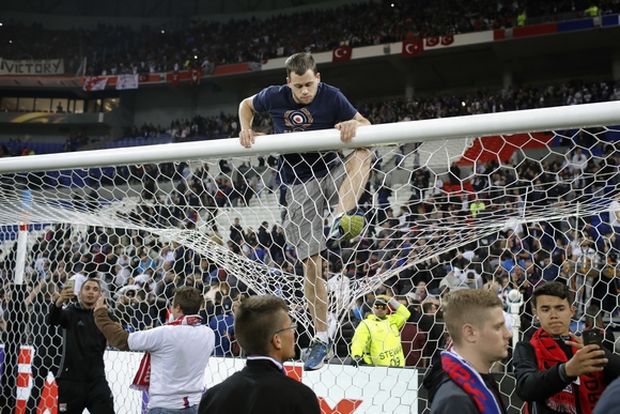 Η Μπεσίκτας διώχνει τον κόσμο της από το γήπεδο