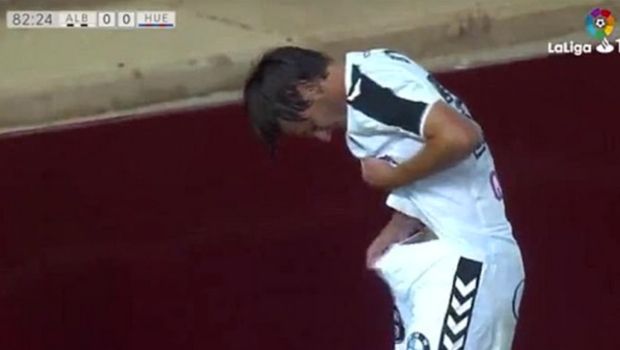 Ο Μπίτολο έκανε δέκα ράμματα στο πέος από χτύπημα συμπαίκτη του Ο Μπίτολο έκανε δέκα ράμματα στο πέος από χτύπημα συμπαίκτη του