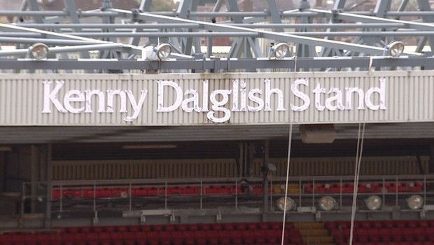 Η Λίβερπουλ εγκαινιάζει την εξέδρα “Κένι Νταλγκίς” στο ντέρμπι με Γιουνάιτεντ