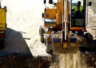 Έπεσαν μπετά στο… «μαγικό» οικόπεδο (VIDEO)