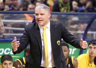 Μανωλόπουλος: «Όποιος δεν καταλαβαίνει τι φανέλα φοράει, φεύγει»