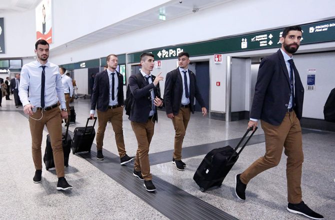 Είκονες απ’ το ταξίδι της ΑΕΚ στο Μιλάνο