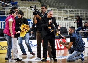 Η πρόταση γάμου μέσα από την κάμερα της ΚΑΕ ΑΕΚ (vid)