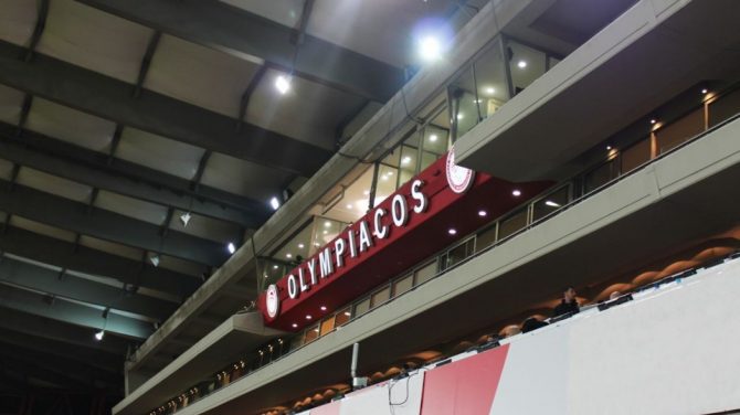 ΠΑΕ Ολυμπιακός: «Εχθρός του Ολυμπιακού το πράσινο και κίτρινο “Φως των σπορ”»
