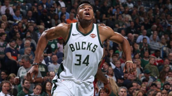 To χειροποίητο Xbox One X για τον Αντετοκούνμπο (pic)