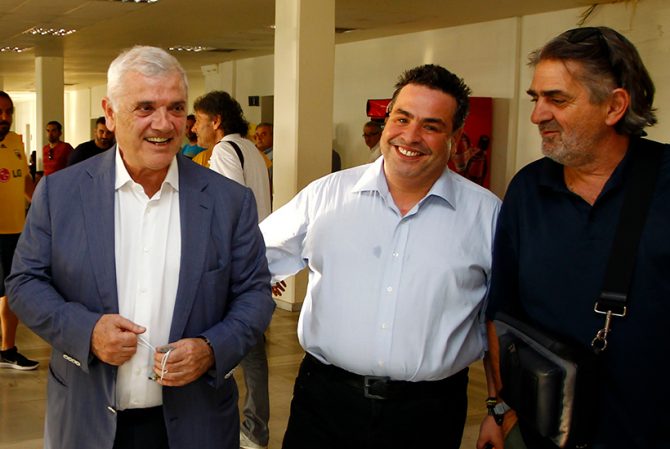 Καταπέλτης Δημάτος: «Υπάρχει ΜΟΝΟ μια ομάδα» (ΦΩΤΟ) Καταπέλτης Δημάτος: «Υπάρχει ΜΟΝΟ μια ομάδα» (ΦΩΤΟ)