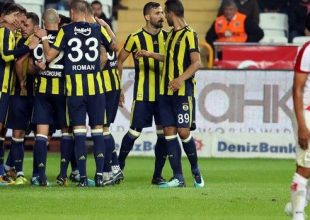 “Ζωντανή” στη μάχη του τίτλου η Φενέρμπαχτσε