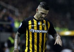 Χάνει ένα ματς ο Λιβάγια. Συμπλήρωσε κάρτες.