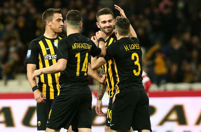 Κλωτσιά στο ψαχνό (VIDEO)