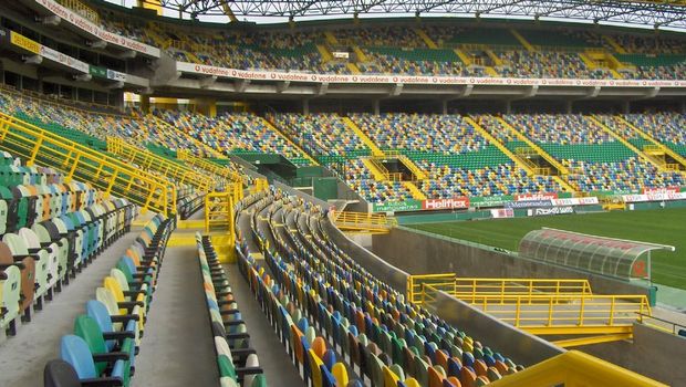 Γι’ αυτό το γήπεδο της Σπόρτινγκ έχει πολύχρωμα καθίσματα