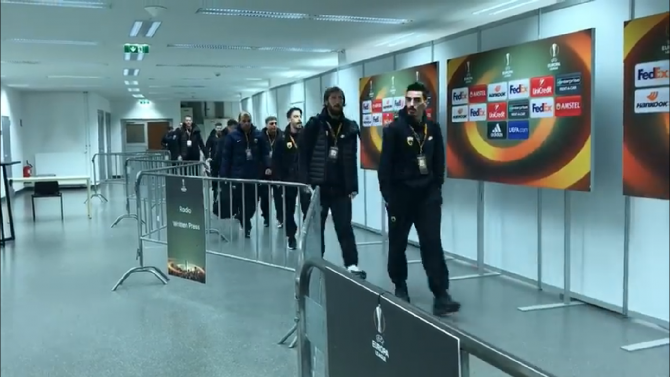 Η άφιξη της ΑΕΚ στο «Έρνστ Χάππελ Στάντιον» (VIDEO)