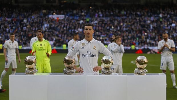 Ο “CR7” θα σηκώσει την 5η Xρυσή Mπάλα στον Πύργο του Άιφελ! Ο “CR7” θα σηκώσει την 5η Xρυσή Mπάλα στον Πύργο του Άιφελ!