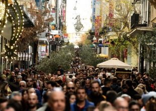 Ανοιχτά τα καταστήματα σήμερα και αύριο