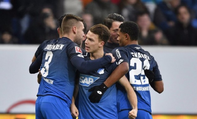 Απίθανο γκολ από τον Γκνάμπρι σχεδόν από τη σέντρα! (vid)