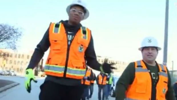 Οι Μιλγουόκι δεν χτίζουν ούτε γήπεδο αν δεν πει το “ok” o Giannis Οι Μιλγουόκι δεν χτίζουν ούτε γήπεδο αν δεν πει το “ok” o Giannis