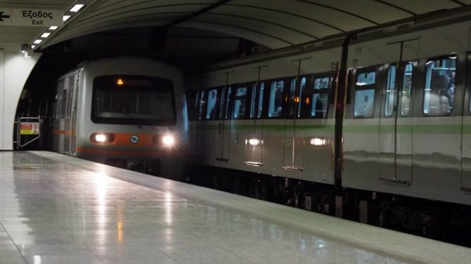 Εκκενώθηκε ο σταθμός του μετρό Σύνταγμα: Έπεσε παιδί στις ράγες