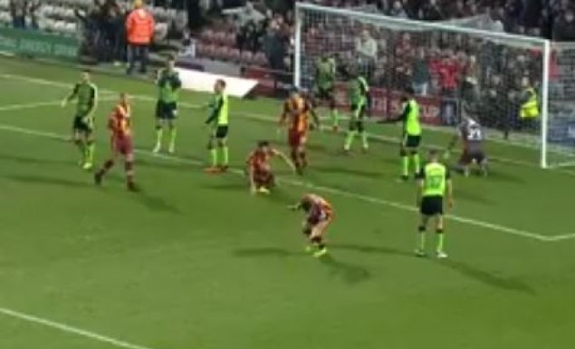 Σκόραραν και δεν μπορούσαν να πανηγυρίσουν από τα γέλια! (vid) Σκόραραν και δεν μπορούσαν να πανηγυρίσουν από τα γέλια! (vid)