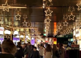 Το ωράριο των καταστημάτων έως την Πρωτοχρονιά