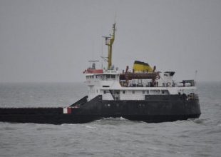 Σώοι οι ναυτικοί του πλοίου που προσάραξε στη βραχονησίδα Τραγονήσι