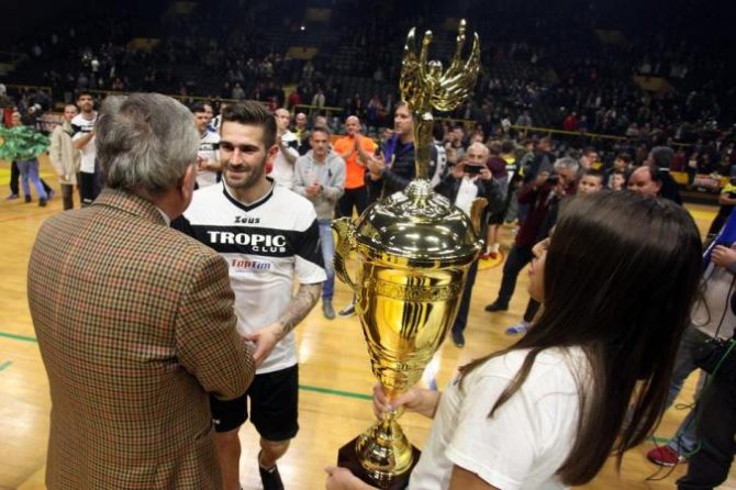 Σήκωσε… κούπα σε τουρνουά σάλας ο Λιβάγια! (pics + video)