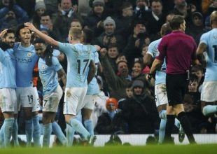 Οι παίκτες της Μάντσεστερ Σίτι τραγουδούν σύνθημα για τον Μουρίνιο