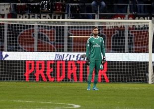 Οπαδοί Μίλαν κατά Ντοναρούμα: «Φύγε, υπομονή τέλος»