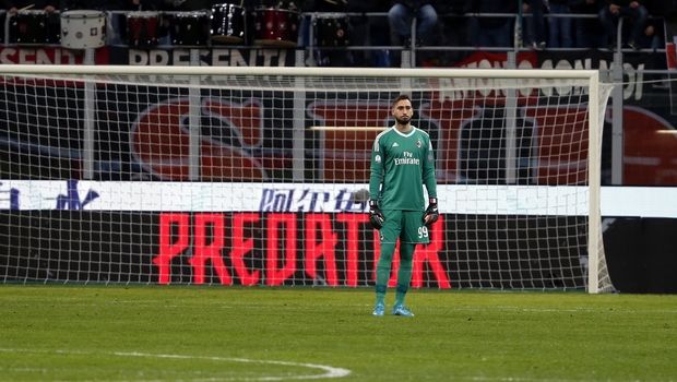 Οπαδοί Μίλαν κατά Ντοναρούμα: «Φύγε, υπομονή τέλος»