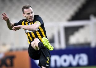 «Τουρμπάτος» Μπακάκης δεν χάνει λεπτό