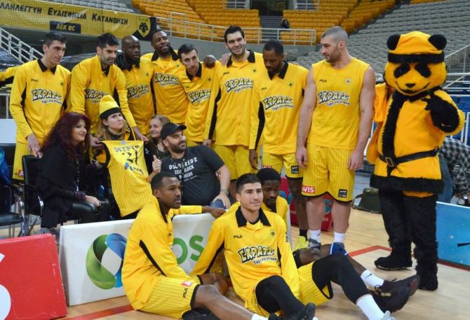 Οι ευχές της Βασίλισσας! (VIDEO)