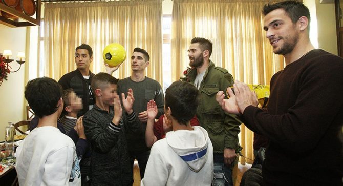 Στιγμές από το γεύμα στα παιδιά του Ιδρύματος Παιδόπολη – Αγιος Ανδρέας Στιγμές από το γεύμα στα παιδιά του Ιδρύματος Παιδόπολη – Αγιος Ανδρέας